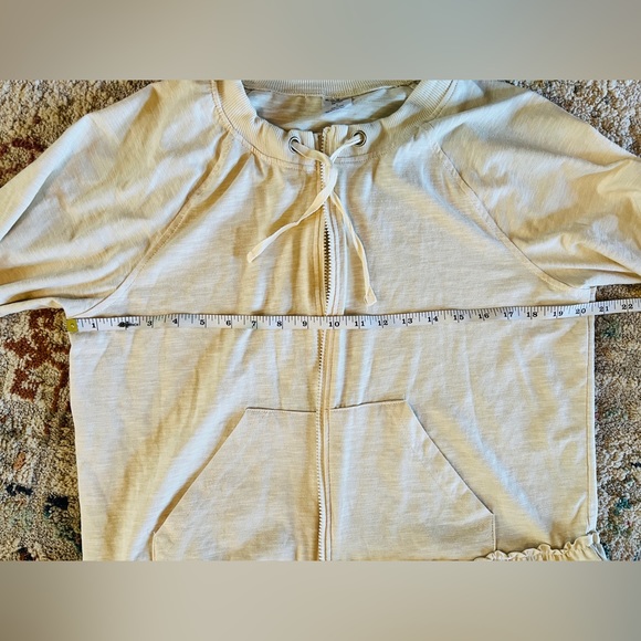 Ruffle-Hem Layered Cream Hoodie Size Large - Picture 8 of 9